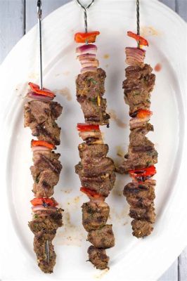  Crispy Aromatic Lamb Skewers: A Symphony of Smoky Spices and Tender Meaty Delights?