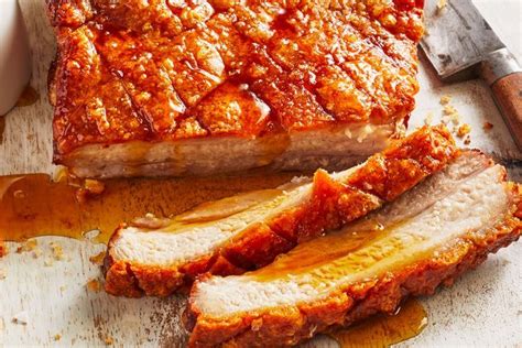  Dongfang Pork Belly: Savoring Succulent Swine Roasted to Perfection, a Culinary Symphony of Sweet and Spicy